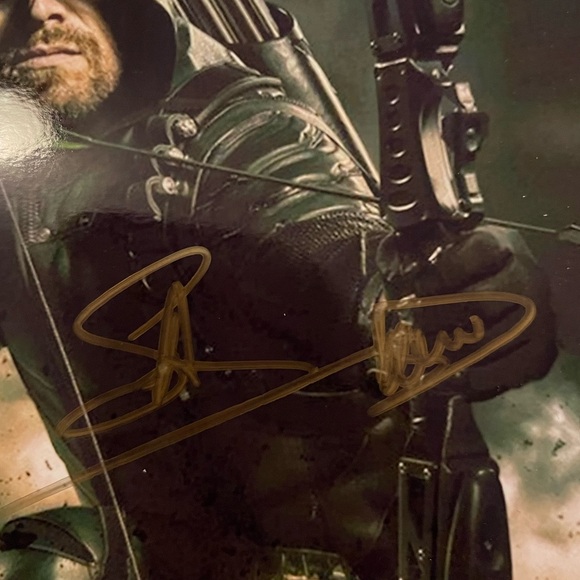 DC Green Arrow Stephen Amell Autographed 8x10 photo - Picture 7 of 7